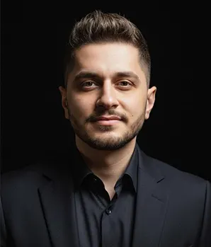 Yazılımcı Arif Akkaş